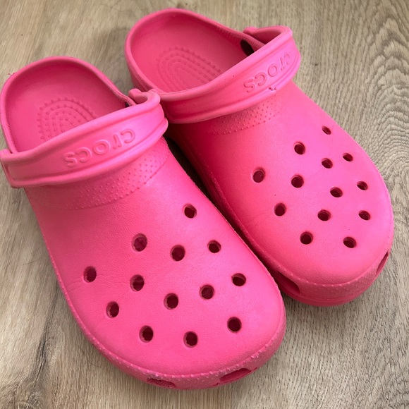 Women’s Hot Pink Crocs | Size 8 | Barbie Pink | A04 - Picture 6 of 7
